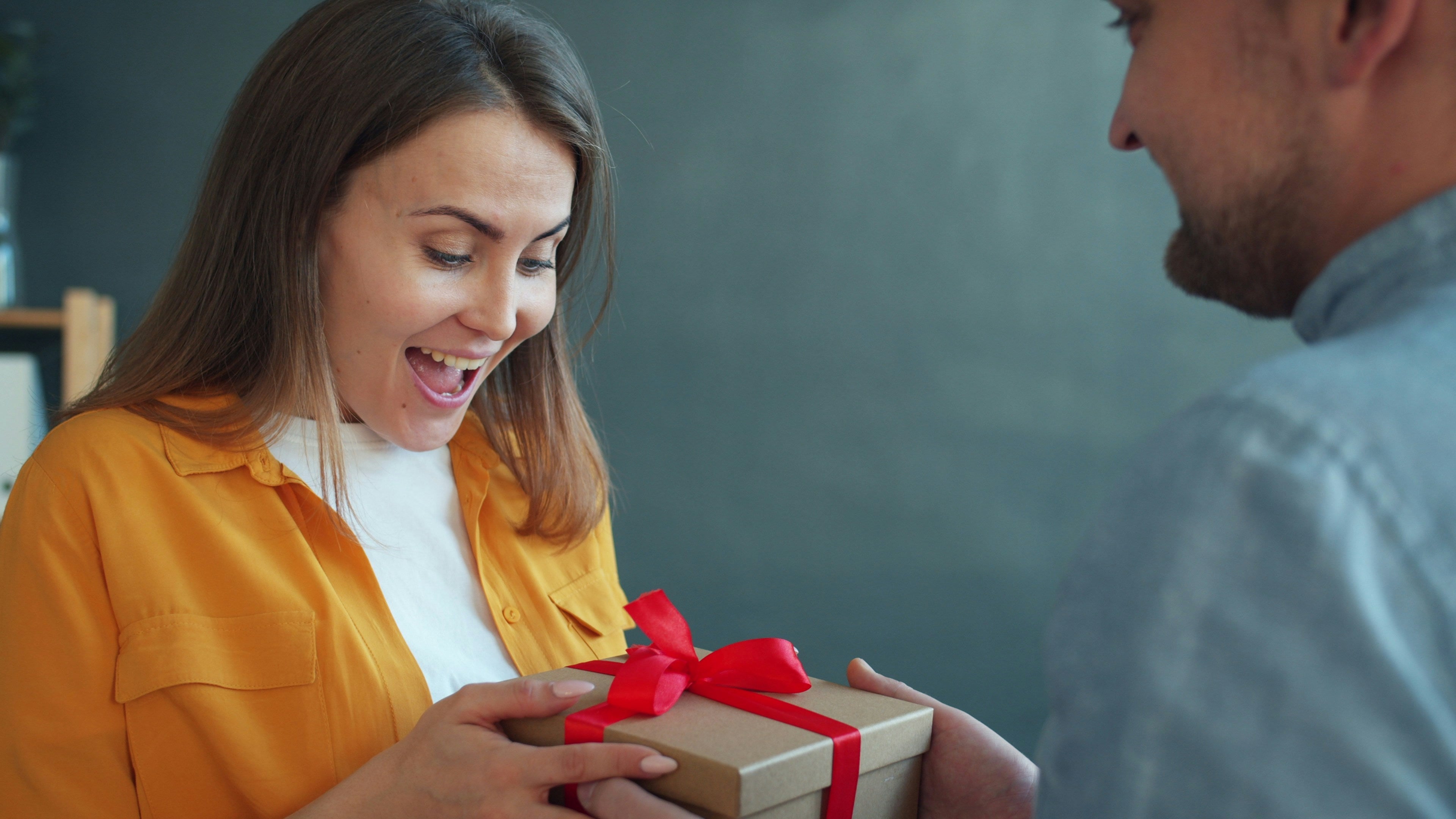 Should a Gift Be a Surprise or Not? We Take a Look at The Pros & Cons