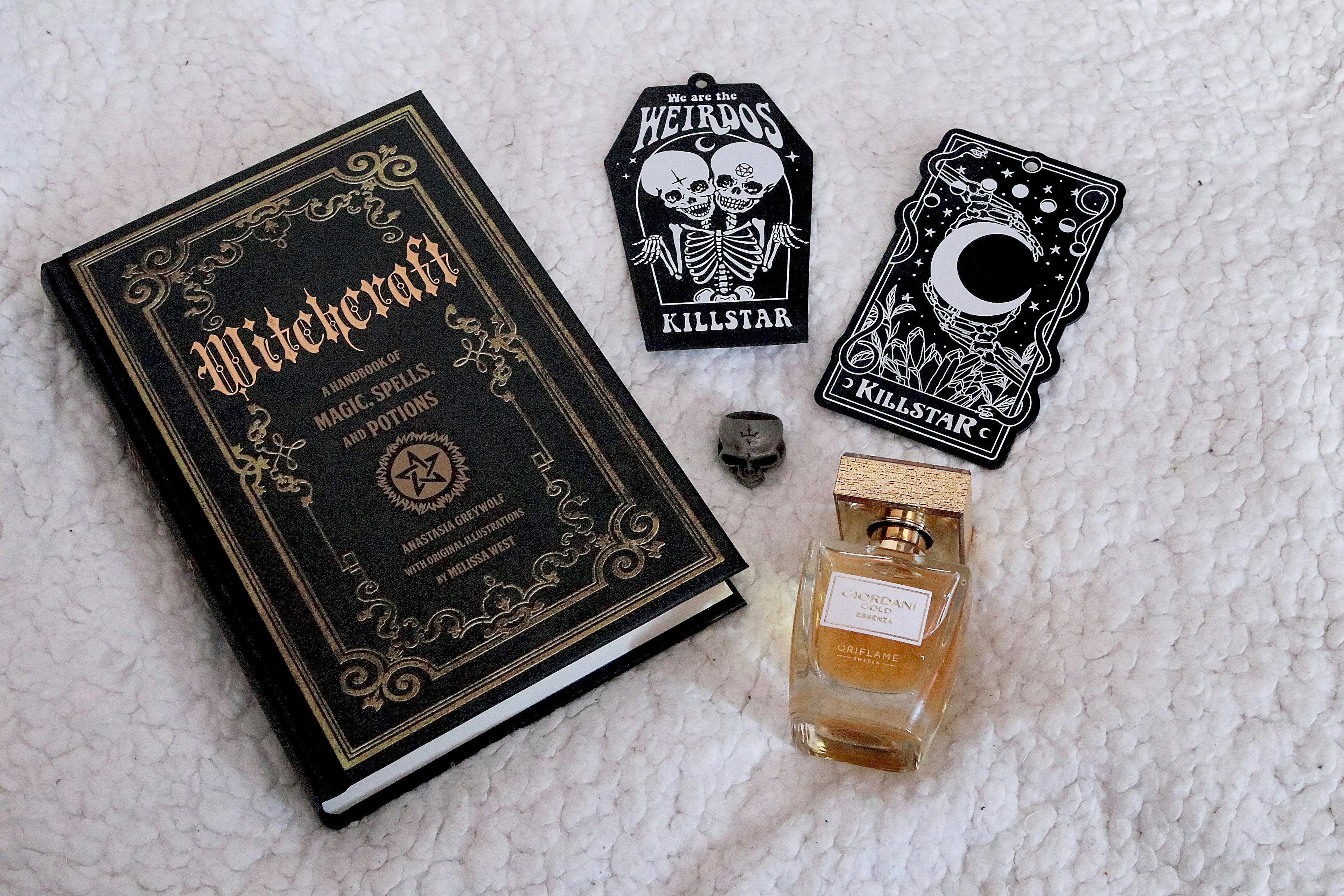 🖤 The Best Gifts to Get a Gothic Girl: Dark, Stylish & Full of Personality