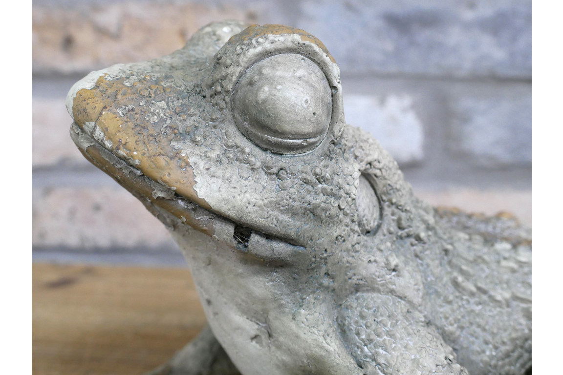 Rustic MGO Frog Garden Statue - Antique Stone Effect Toad Lawn Ornament