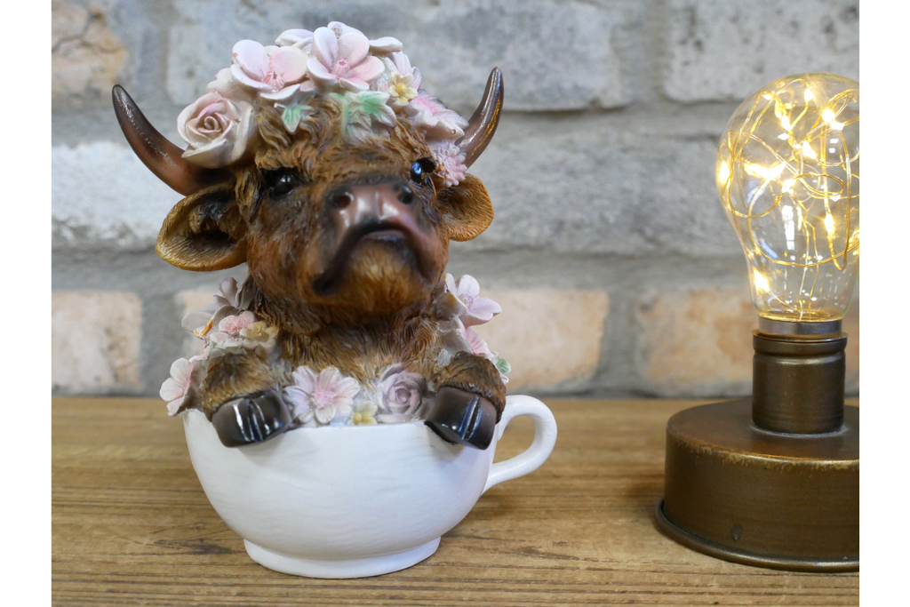 Cute Highland Cow in Teacup Ornament – Floral Resin Calf Figurine Home Decor