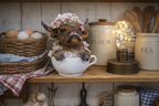 Cute Highland Cow in Teacup Ornament – Floral Resin Calf Figurine Home Decor