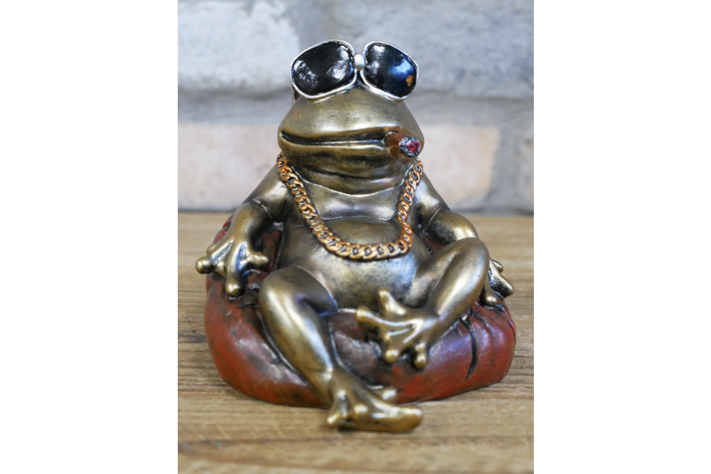 Cool Frog with Sunglasses Resin Ornament Funny Smoking Toad Figurine