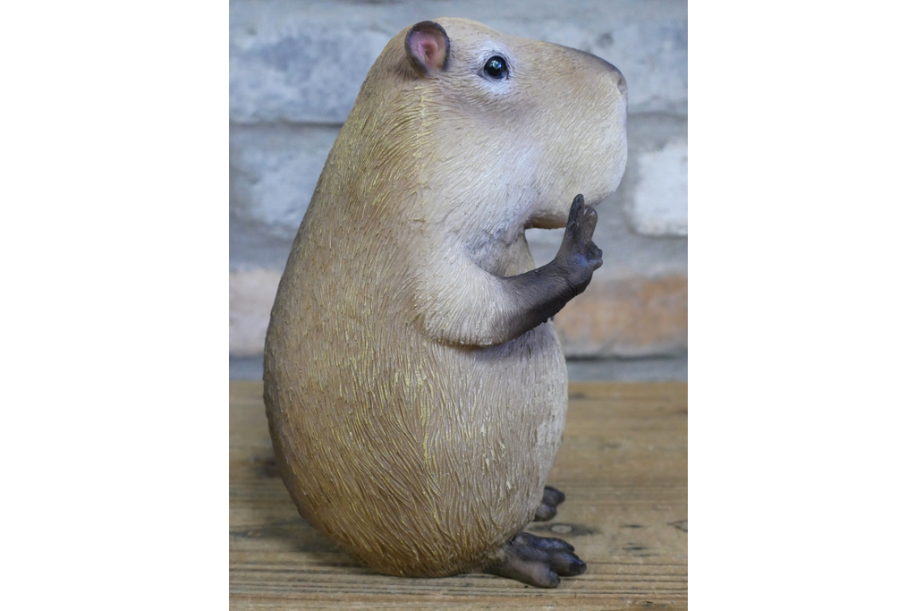 Quirky Resin Capybara Peace Sign Figurine - Cute Animal Home Table Decor