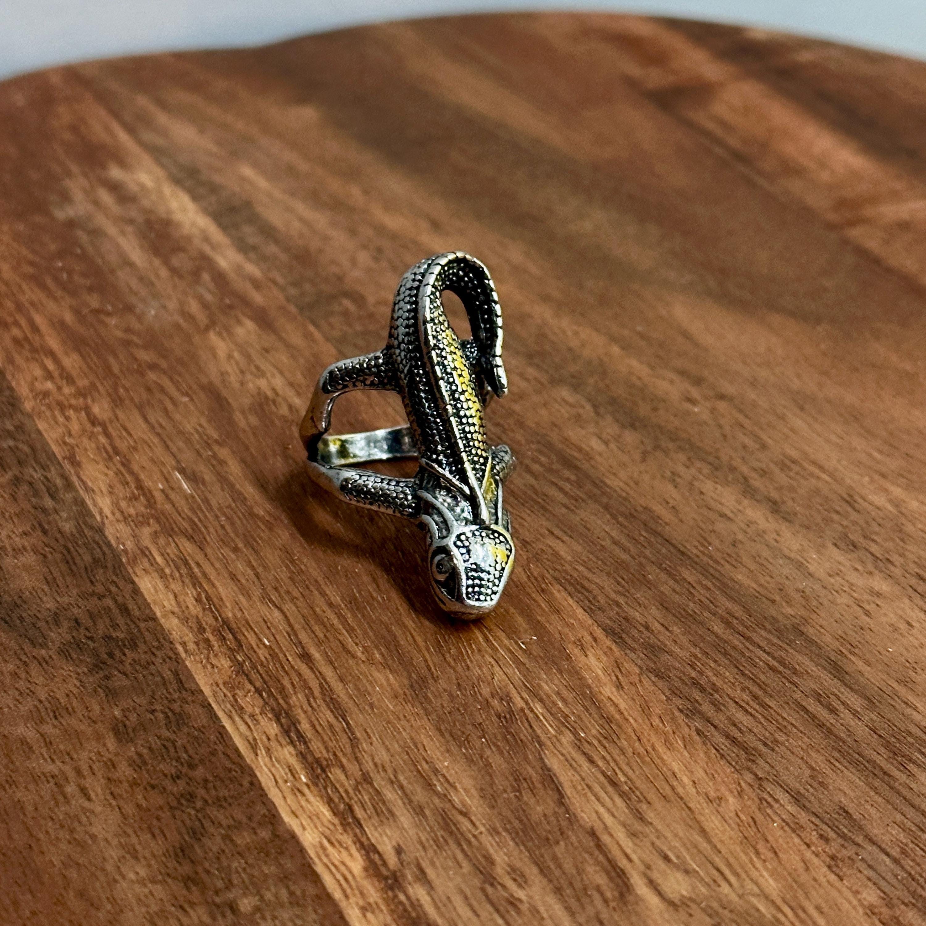 Gothic Lizard Finger Ring Silver Tone - Size U