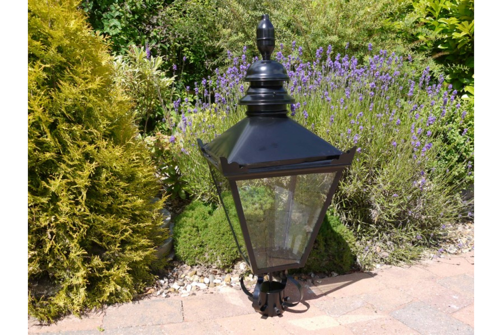 Medium Black Lamp Top