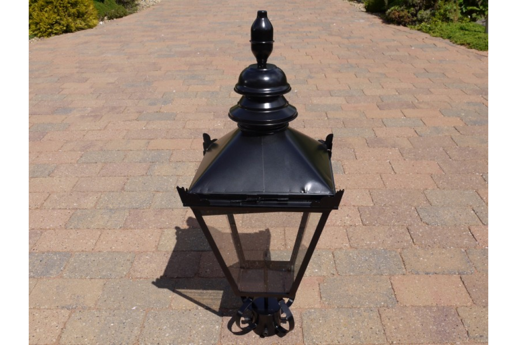 Medium Black Lamp Top