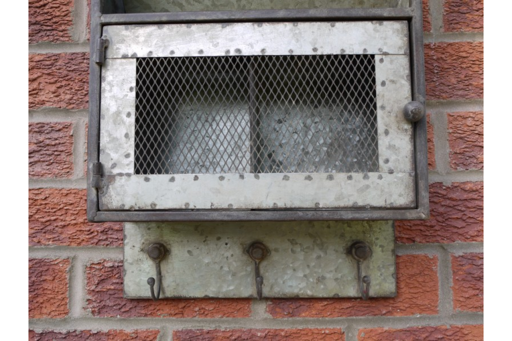 Wall Storage Unit