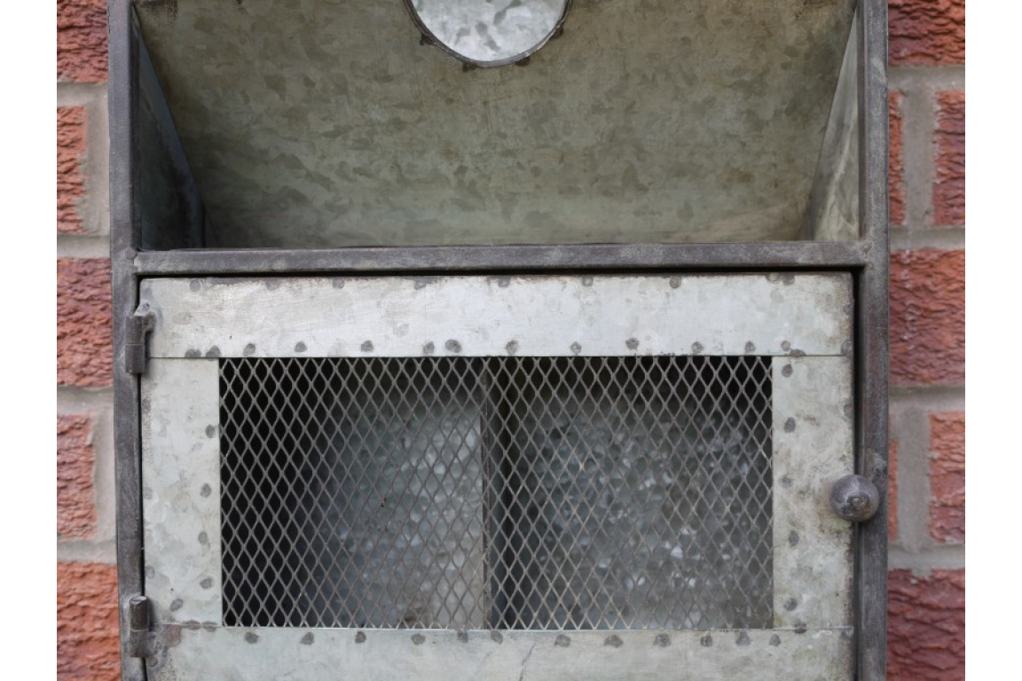 Wall Storage Unit