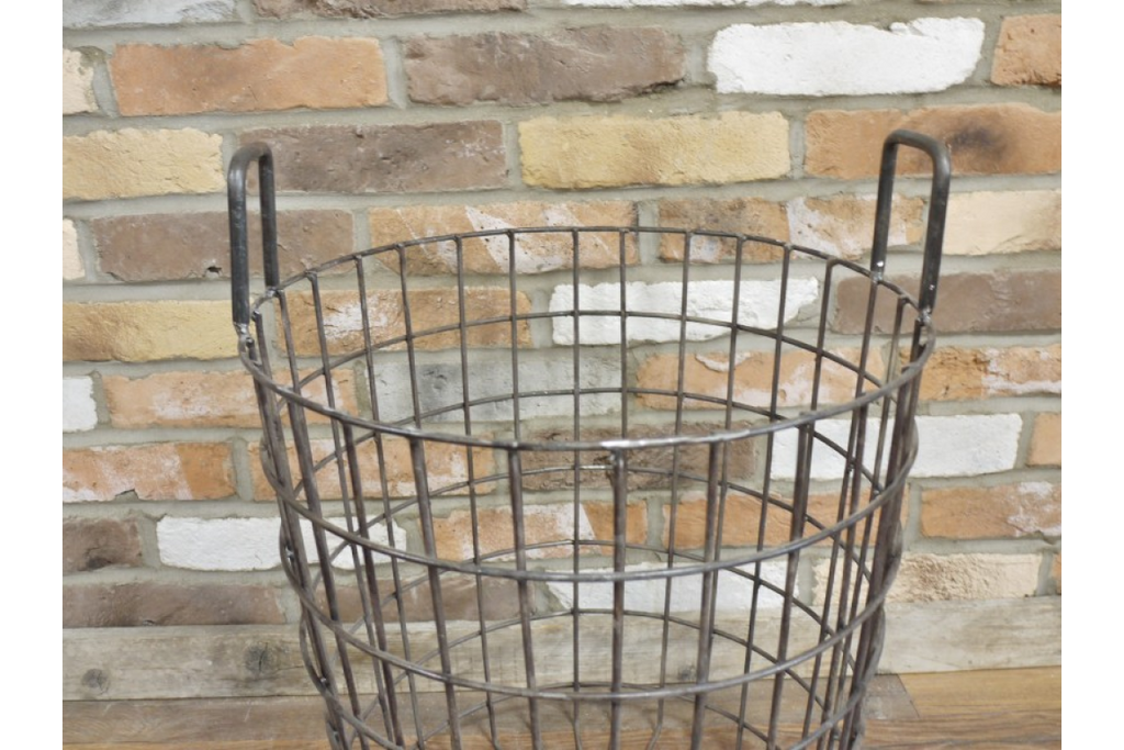 Basket / Table