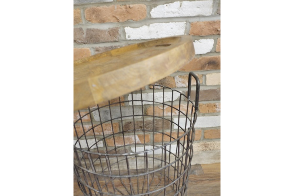 Basket / Table