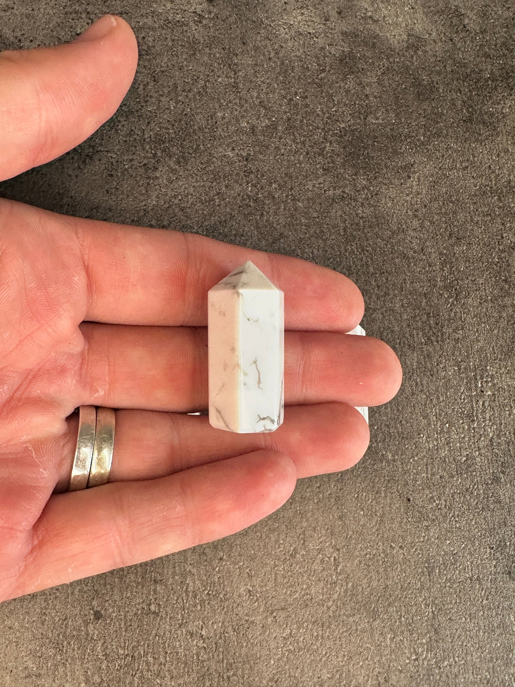 Howlite - Mini tower
