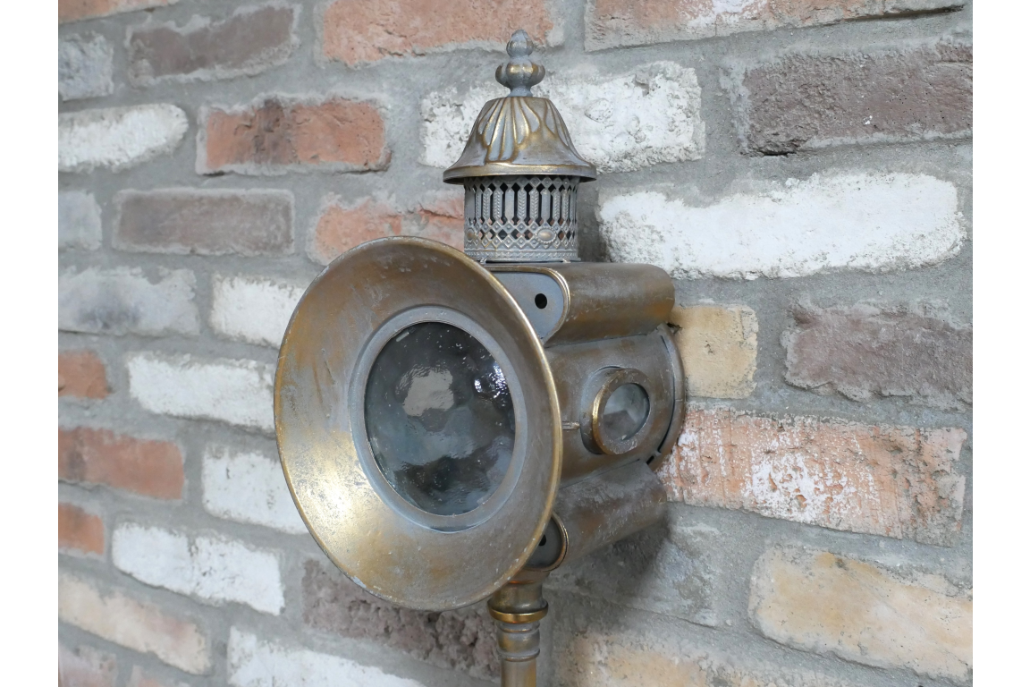Traditional Style Wall Lantern