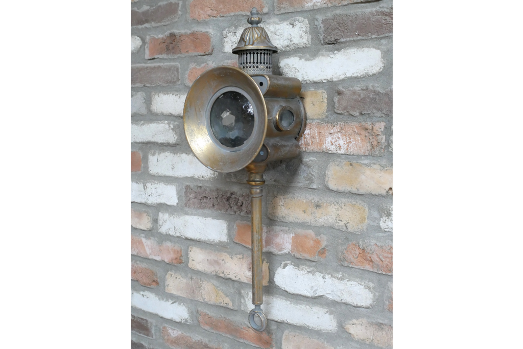 Traditional Style Wall Lantern