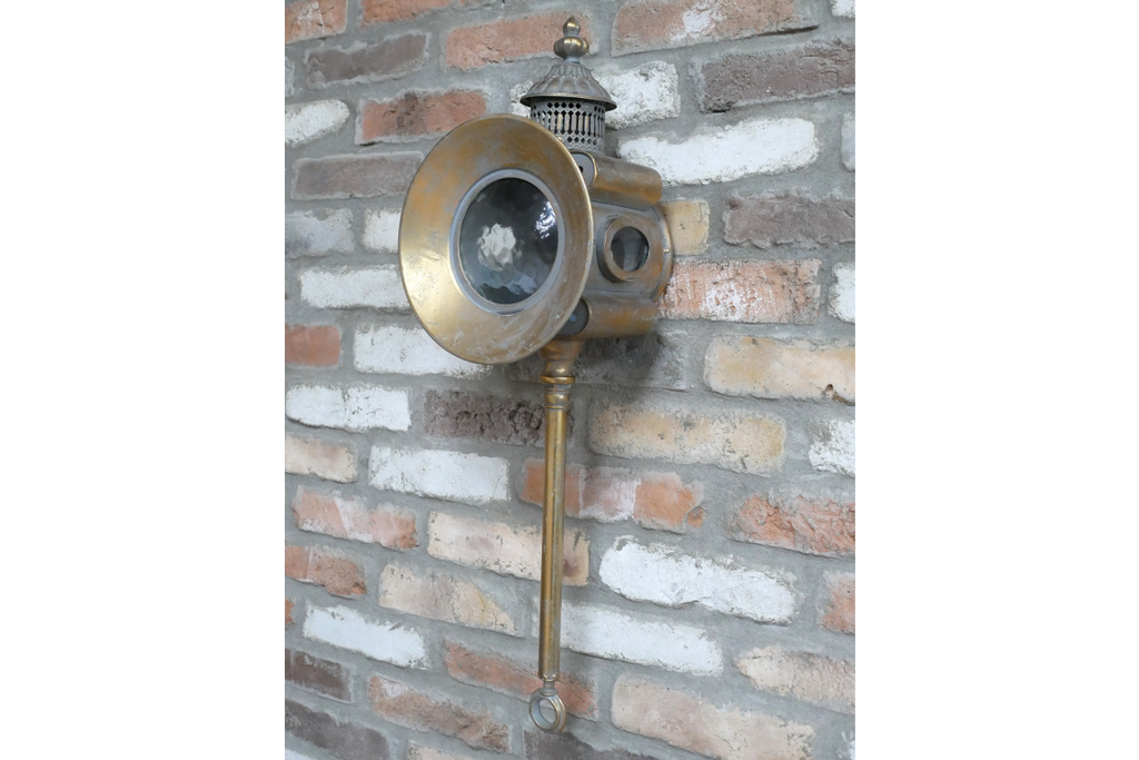 Traditional Style Wall Lantern