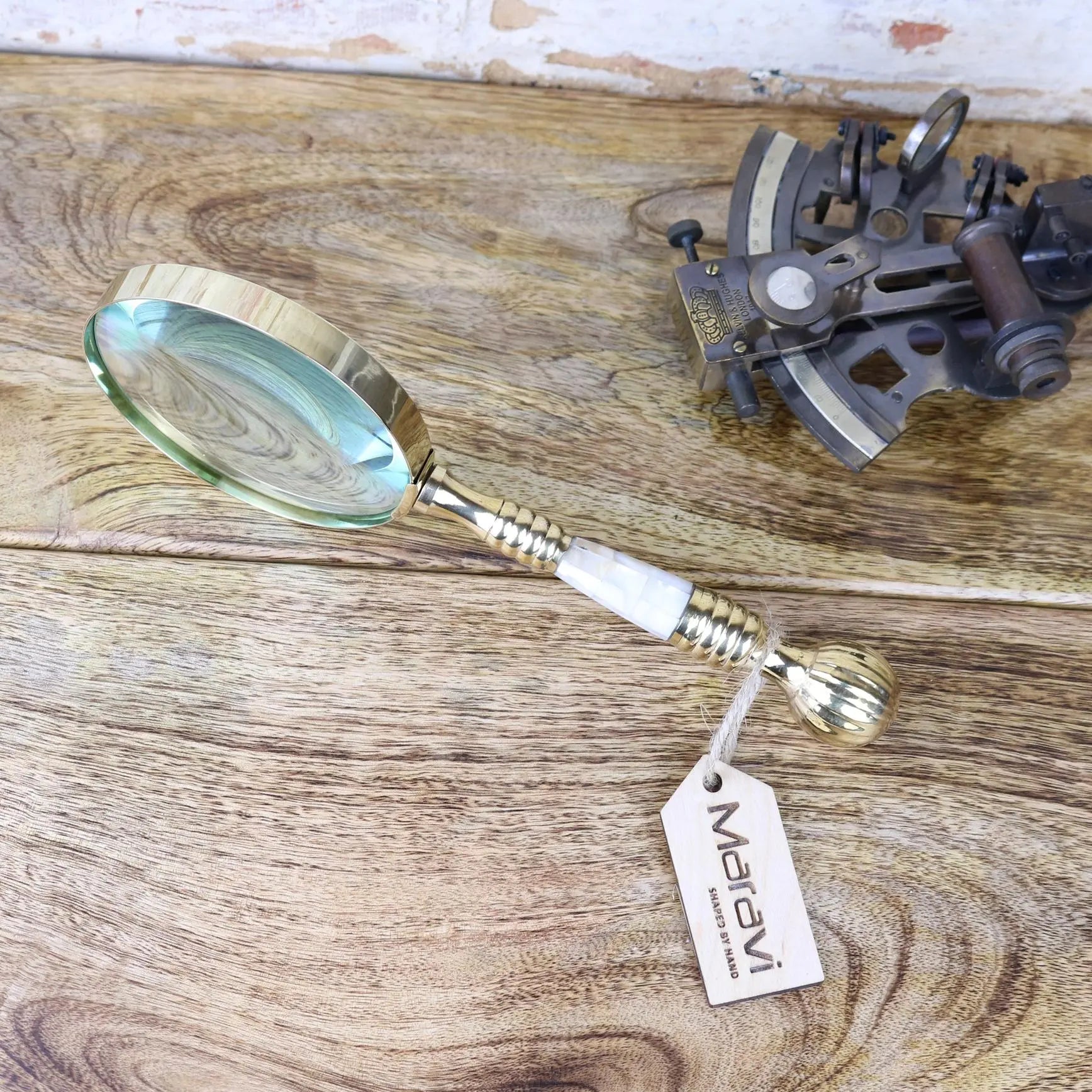 Barauna Reading Magnifying Glass 10cm Mother of Pearl Brass Handle