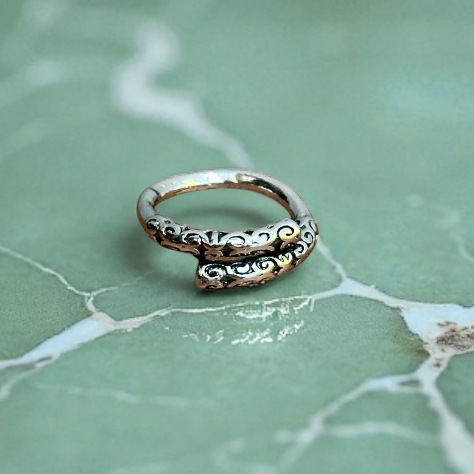 Celtic Patterned Ring Silver Tone - Adjustable Size P