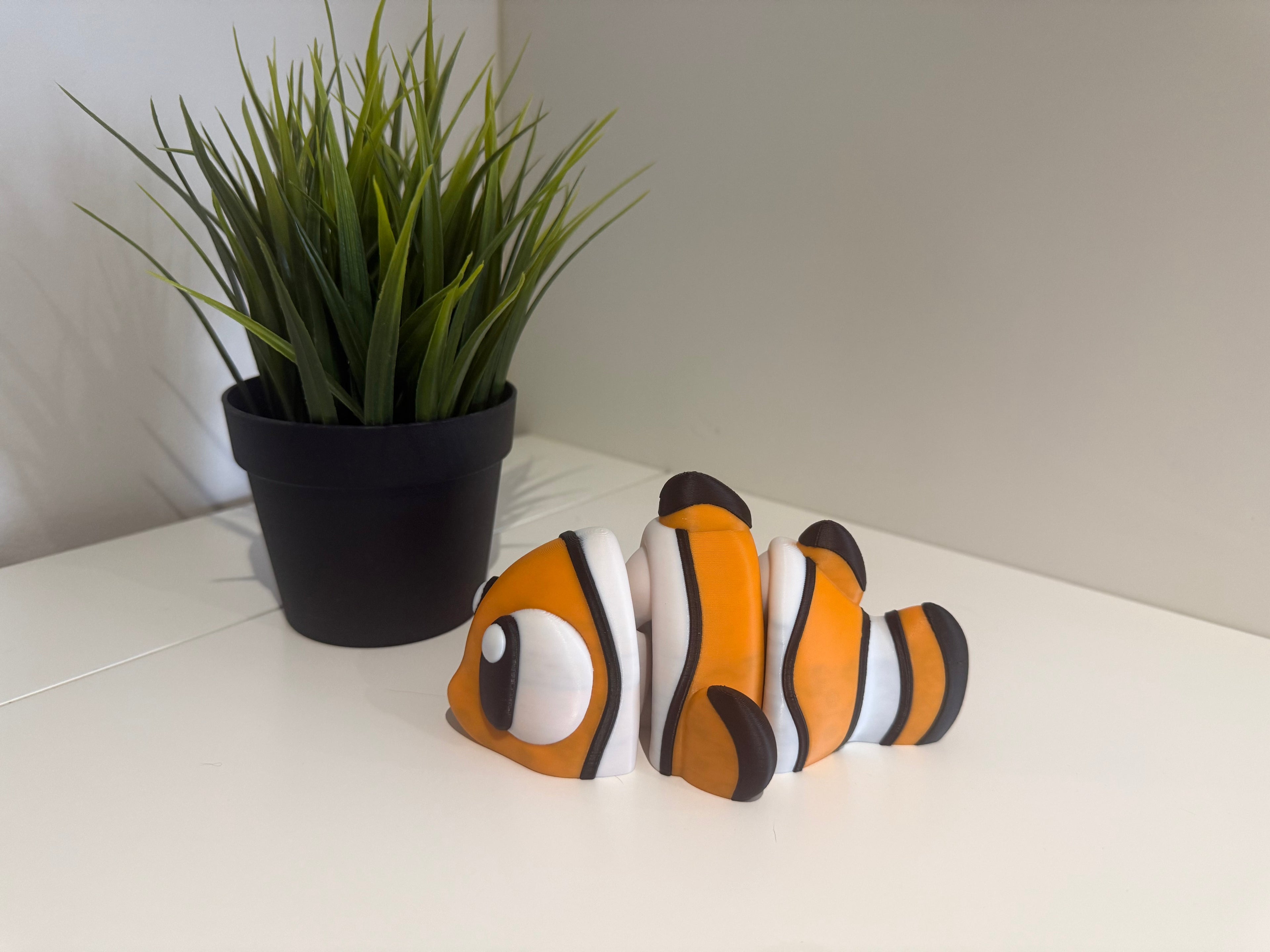 3D Printed Flexi Clown Fish | Nemo Inspired Fidget Toy | Desk Buddy | Keyring Gift for Ocean Lovers | Articulated Fish Super Size (200mm)