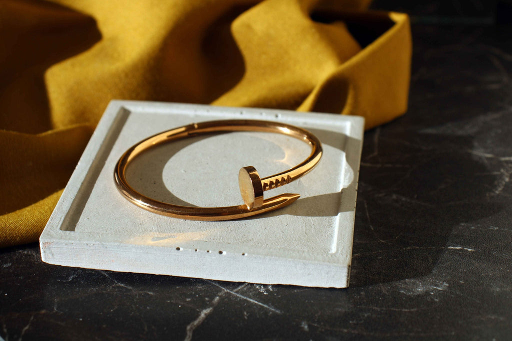 CONCRETE SQUARE JEWELLERY HOLDER