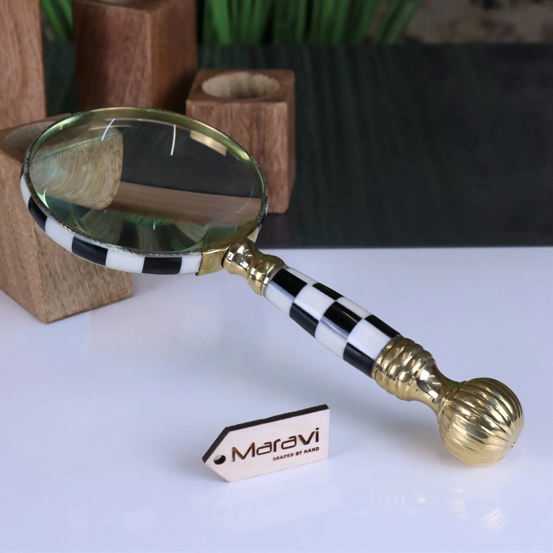 Jaintia Magnifying Glass Vintage Style Humbug Design