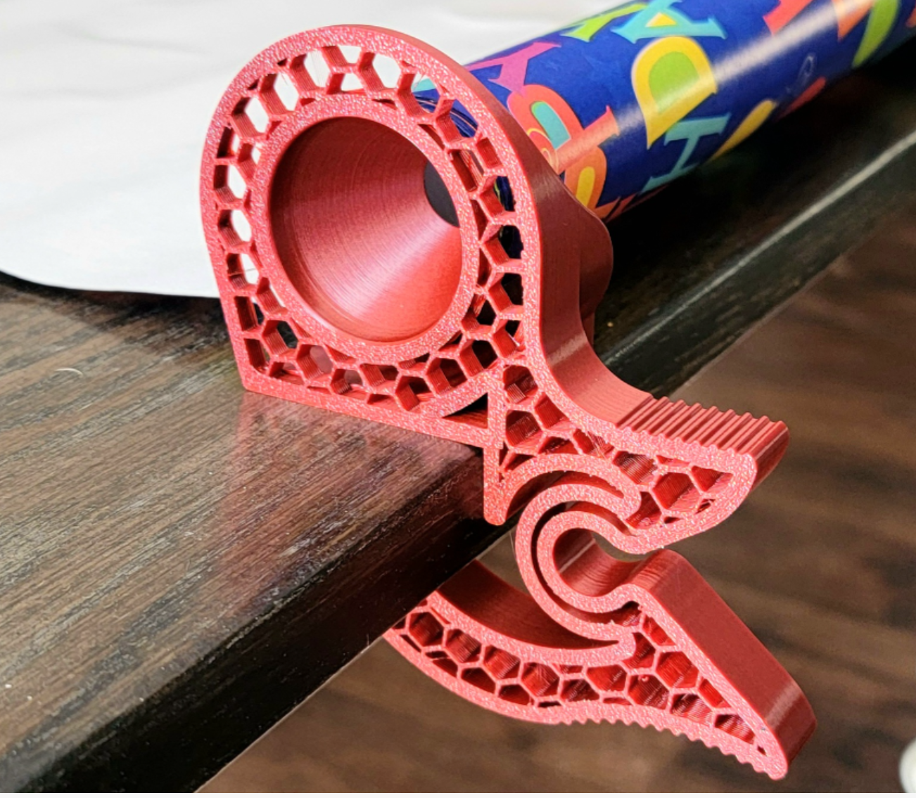 WrapMate™ Tabletop Gift Wrap Clip – Secure Paper Holder for Wrapping Station Setup