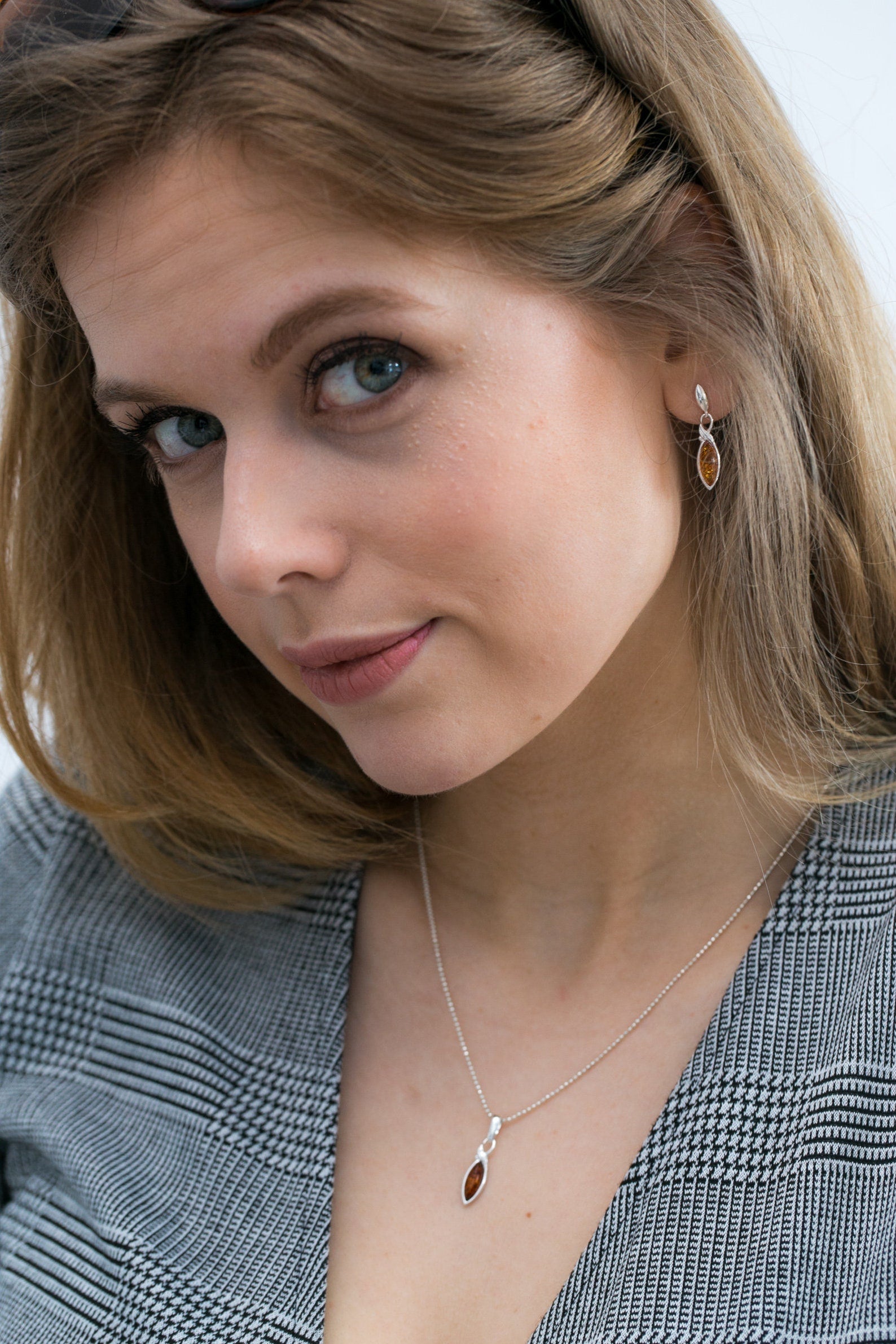 Dainty Marquise Dangle Earrings